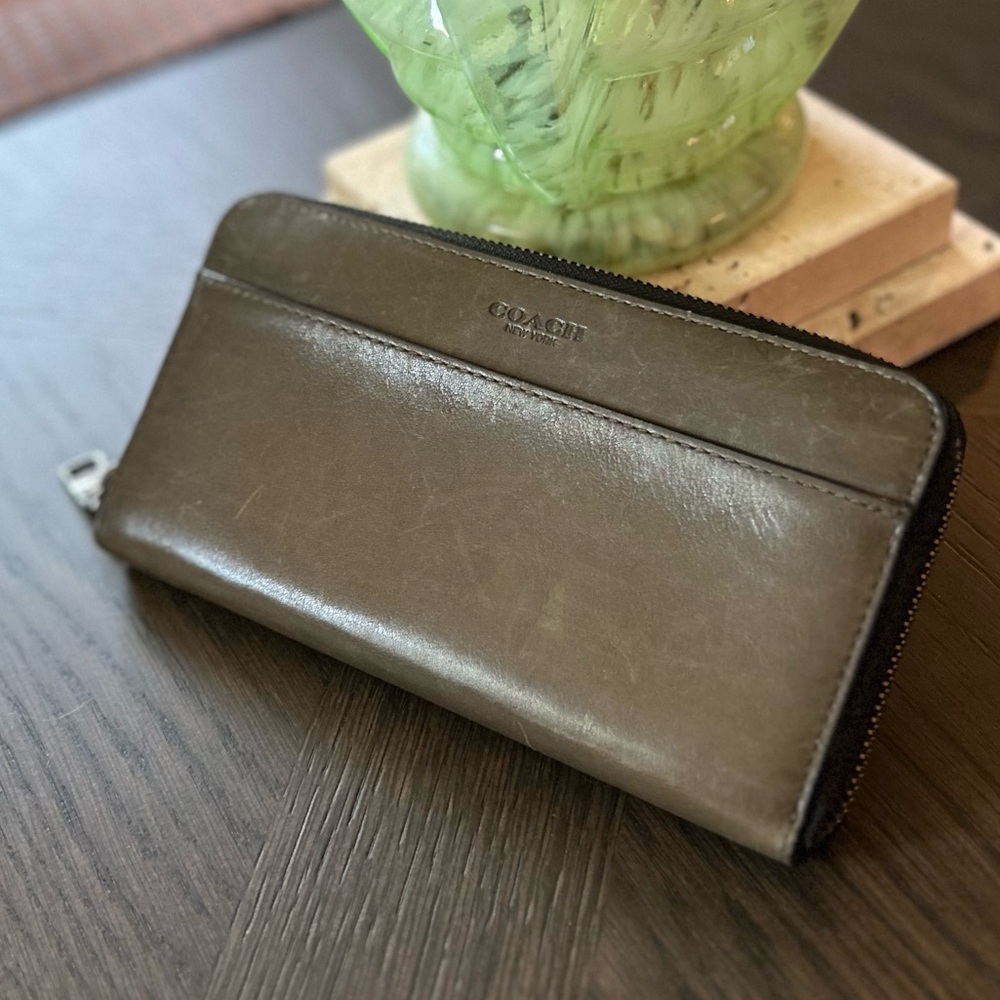 Coach Accordion Zippered Wallet in Green Leather
